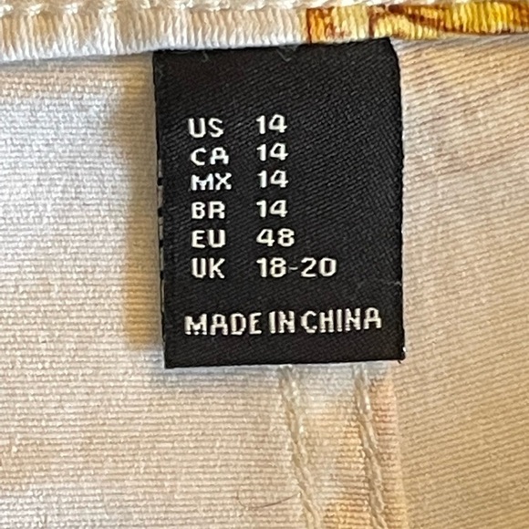 FOREVER 21 LEMON PRINT SHORTS SIZE 14 GREAT CONDITION - Picture 5 of 8